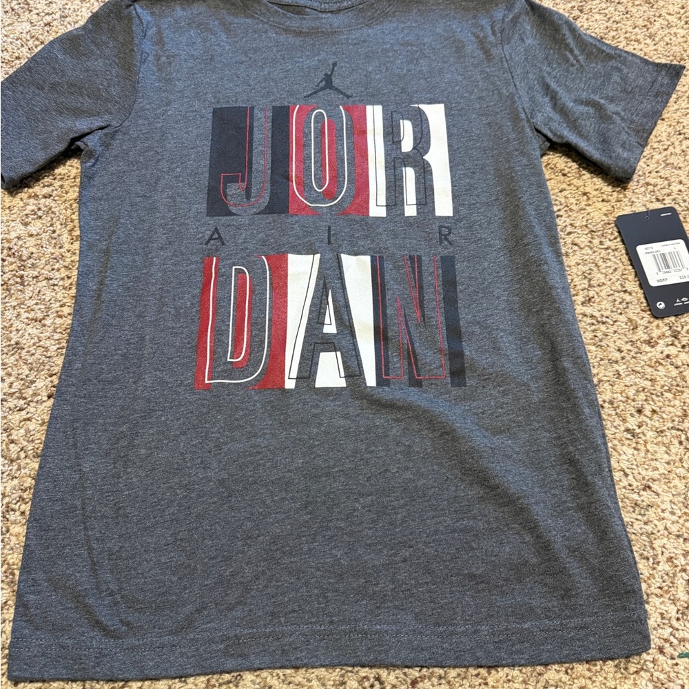 Jordan Grey Short Sleeve Graphic Tee Boys L NWT - Nike